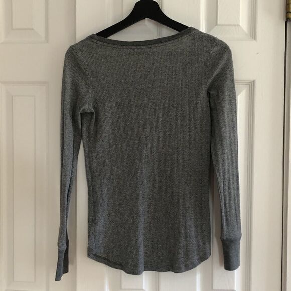 Victoria’s Secret Metallic Grey Top - Picture 8 of 9